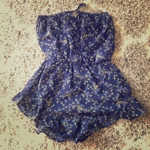 Small Fashion Nova Blue/Yellow Floral Romper 🌼💙
